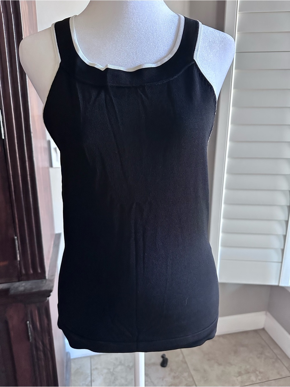 NWT White House Black Market Black & White Tank Top - Women Size S